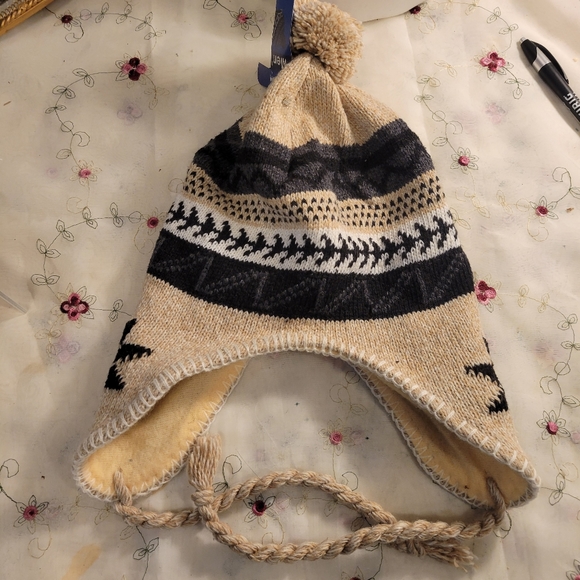 NWT Pom pom trapper hat. Warm unisex. Womans sm med. MENS small. - Picture 3 of 6